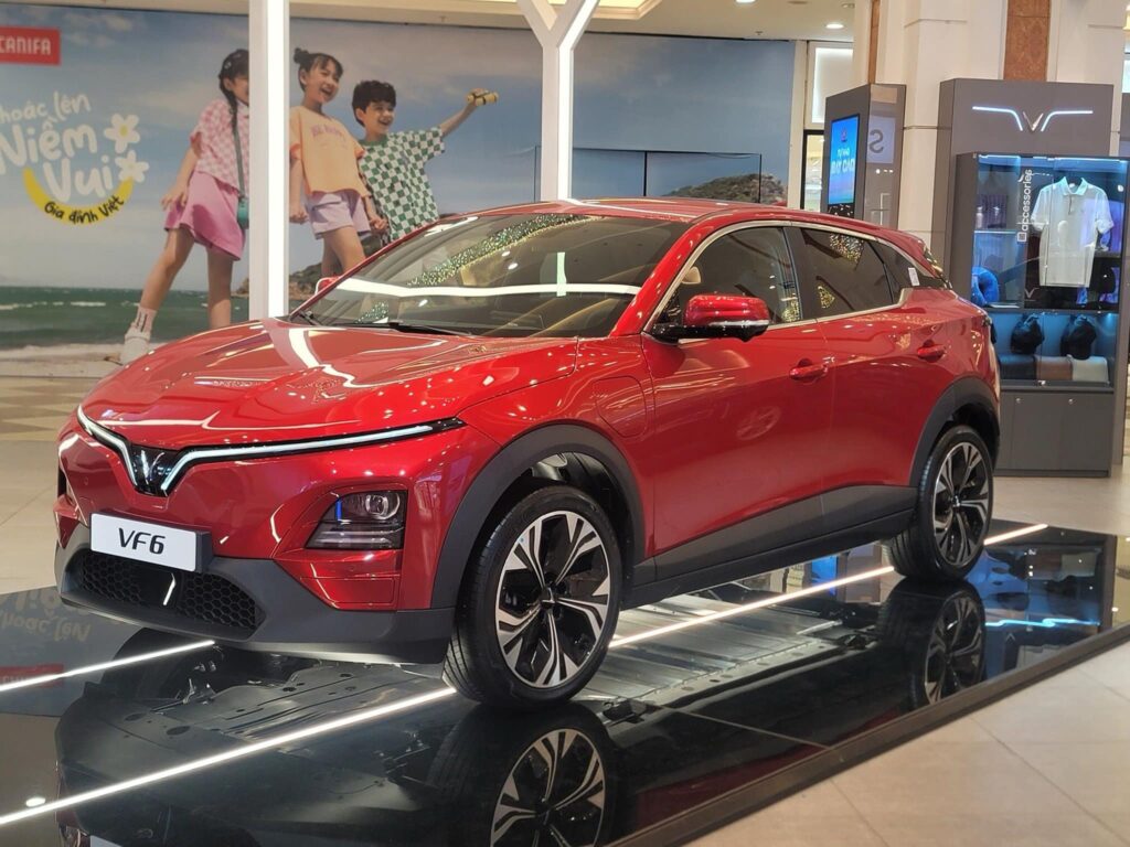 VF6 Plus Đỏ