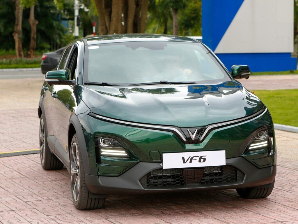VF6 Plus Xanh Rêu