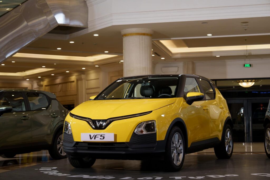 VF5 Vang den VF5 Vang den